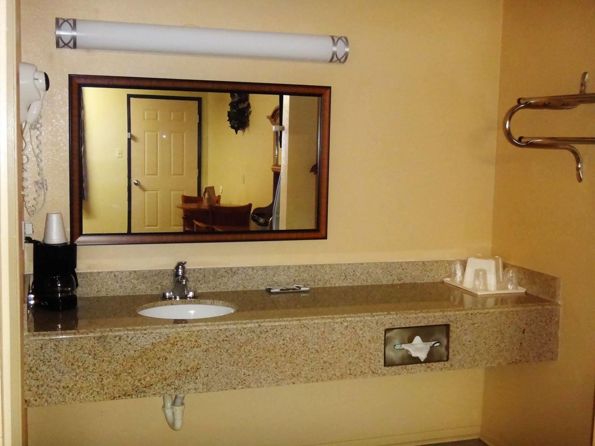 Freer Executive Inn&Suites Buitenkant foto